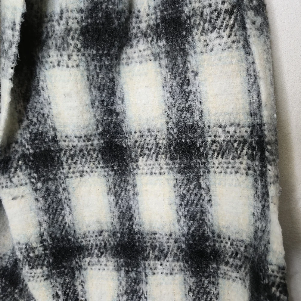 Aeropostale, super soft plaid, black and white oversized scarf​​​​ - Picture 5 of 6